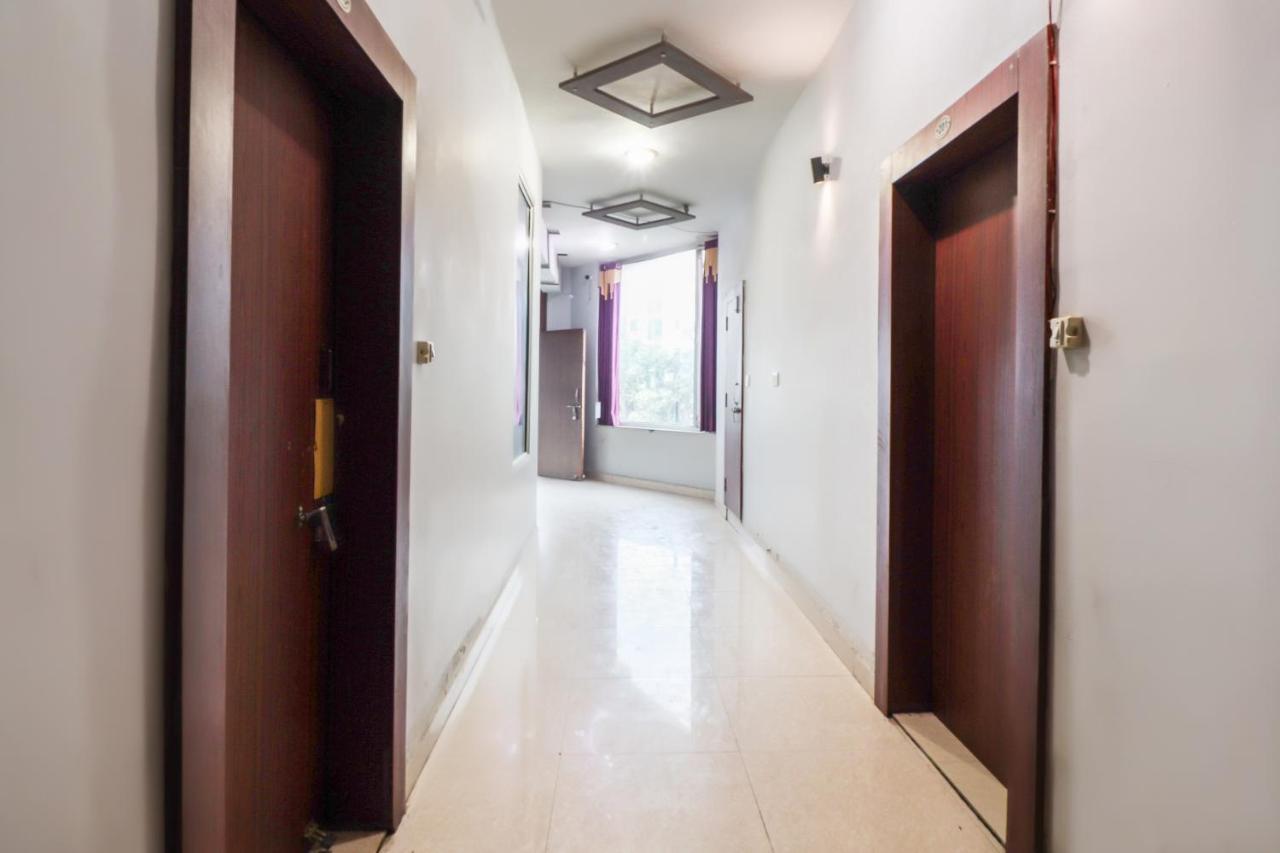 Oyo 69402 Yogeshwar Dhaam Hotell Vrindāvan Exteriör bild