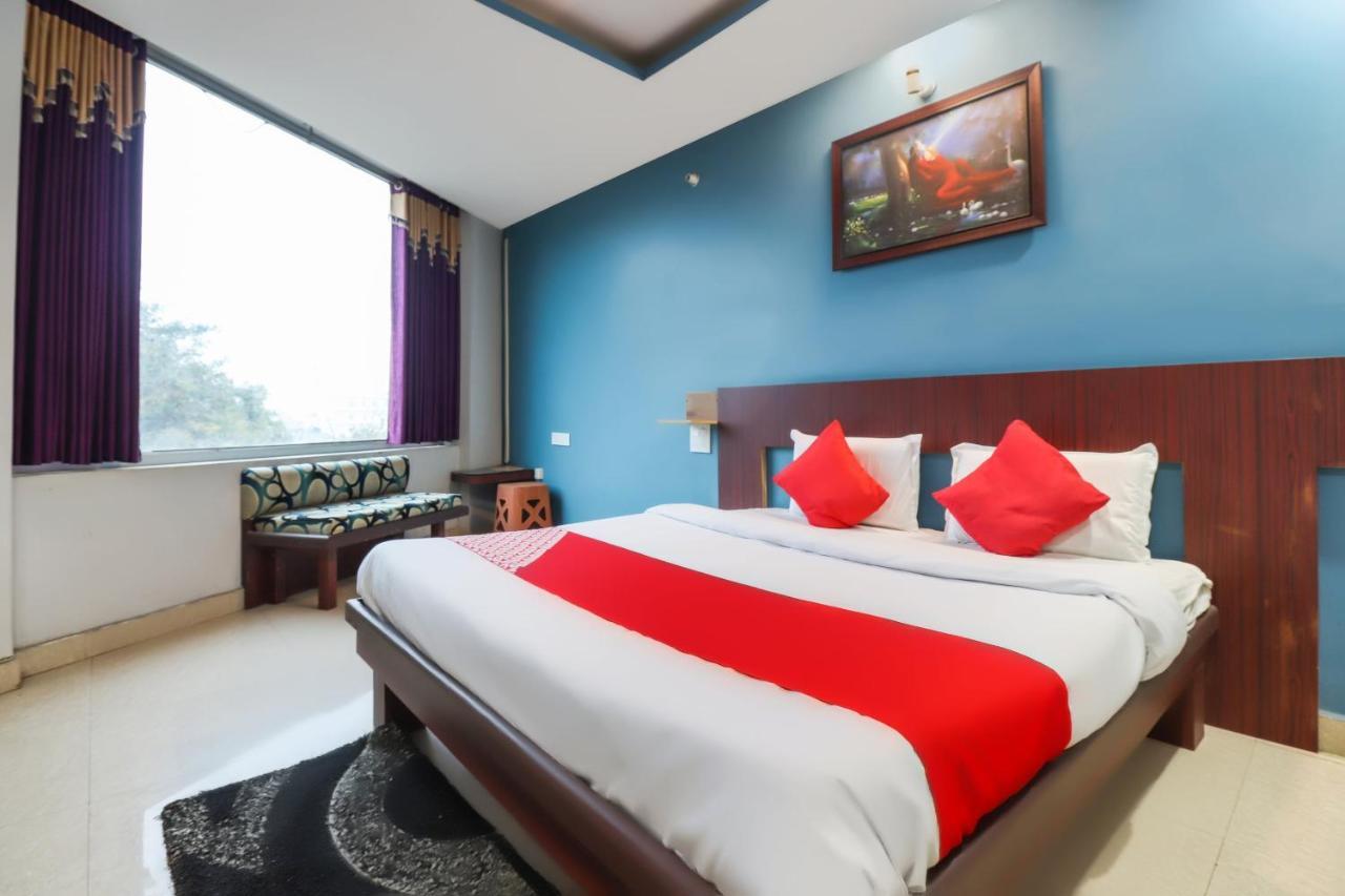 Oyo 69402 Yogeshwar Dhaam Hotell Vrindāvan Exteriör bild