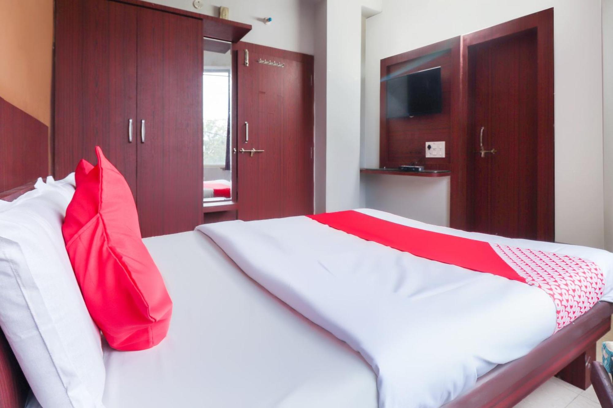 Oyo 69402 Yogeshwar Dhaam Hotell Vrindāvan Exteriör bild