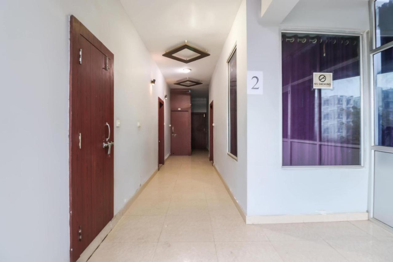 Oyo 69402 Yogeshwar Dhaam Hotell Vrindāvan Exteriör bild