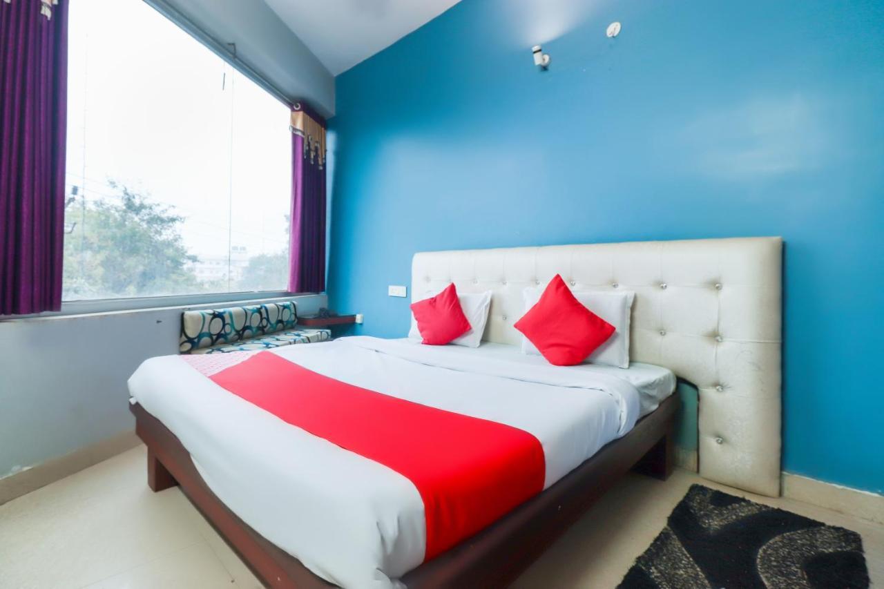 Oyo 69402 Yogeshwar Dhaam Hotell Vrindāvan Exteriör bild