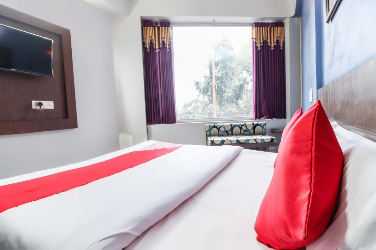 Oyo 69402 Yogeshwar Dhaam Hotell Vrindāvan Exteriör bild
