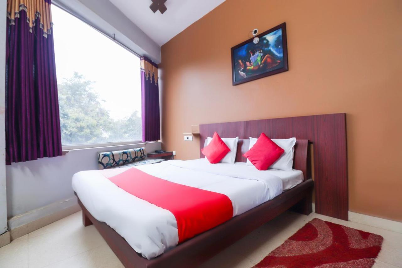 Oyo 69402 Yogeshwar Dhaam Hotell Vrindāvan Exteriör bild